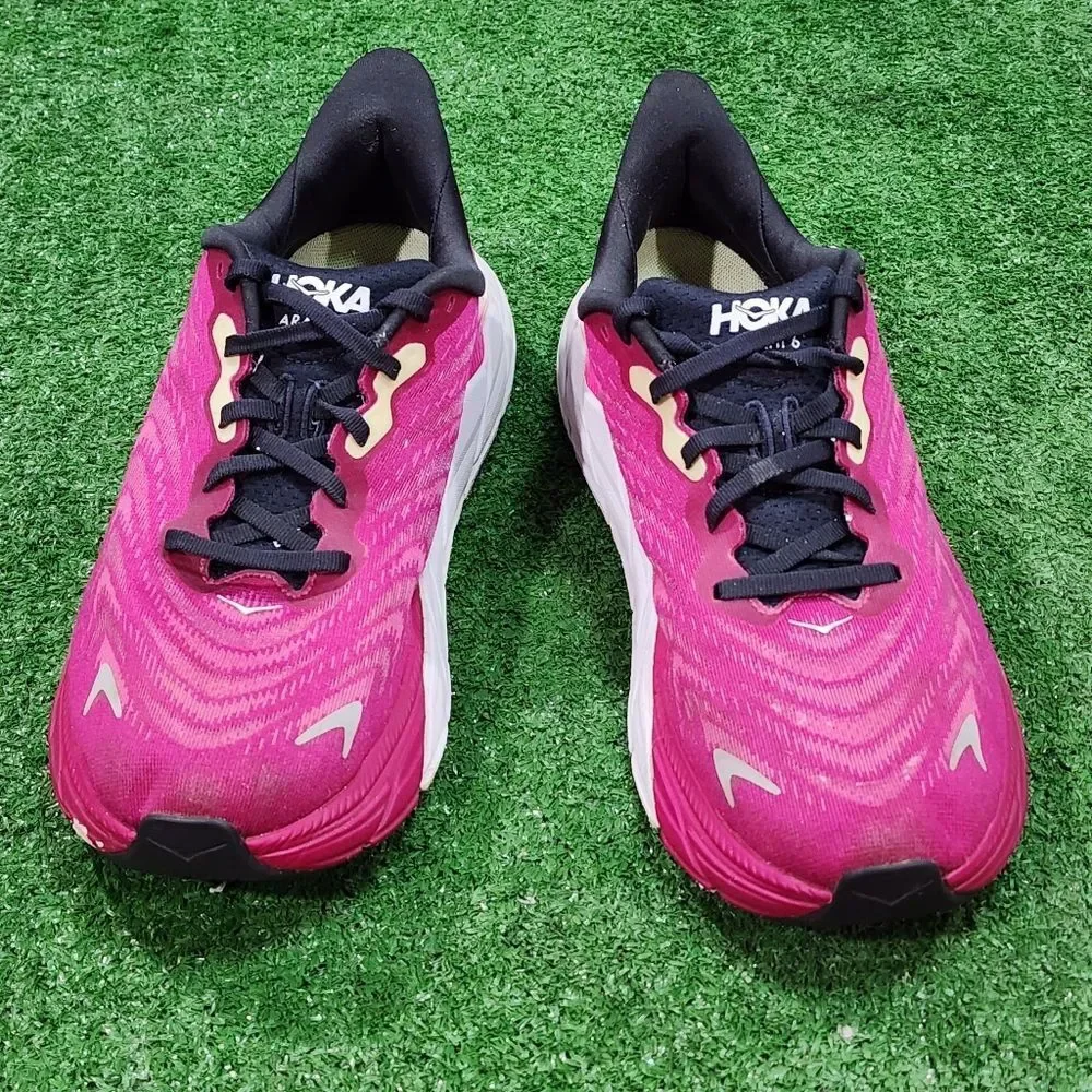 HOKA ARAHI 6 - Womens Athletic Shoes - SIZE 10B (Please See All Pictures))